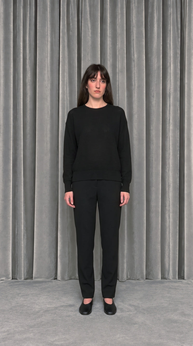 Roberto Crewneck Jumper Black – model front