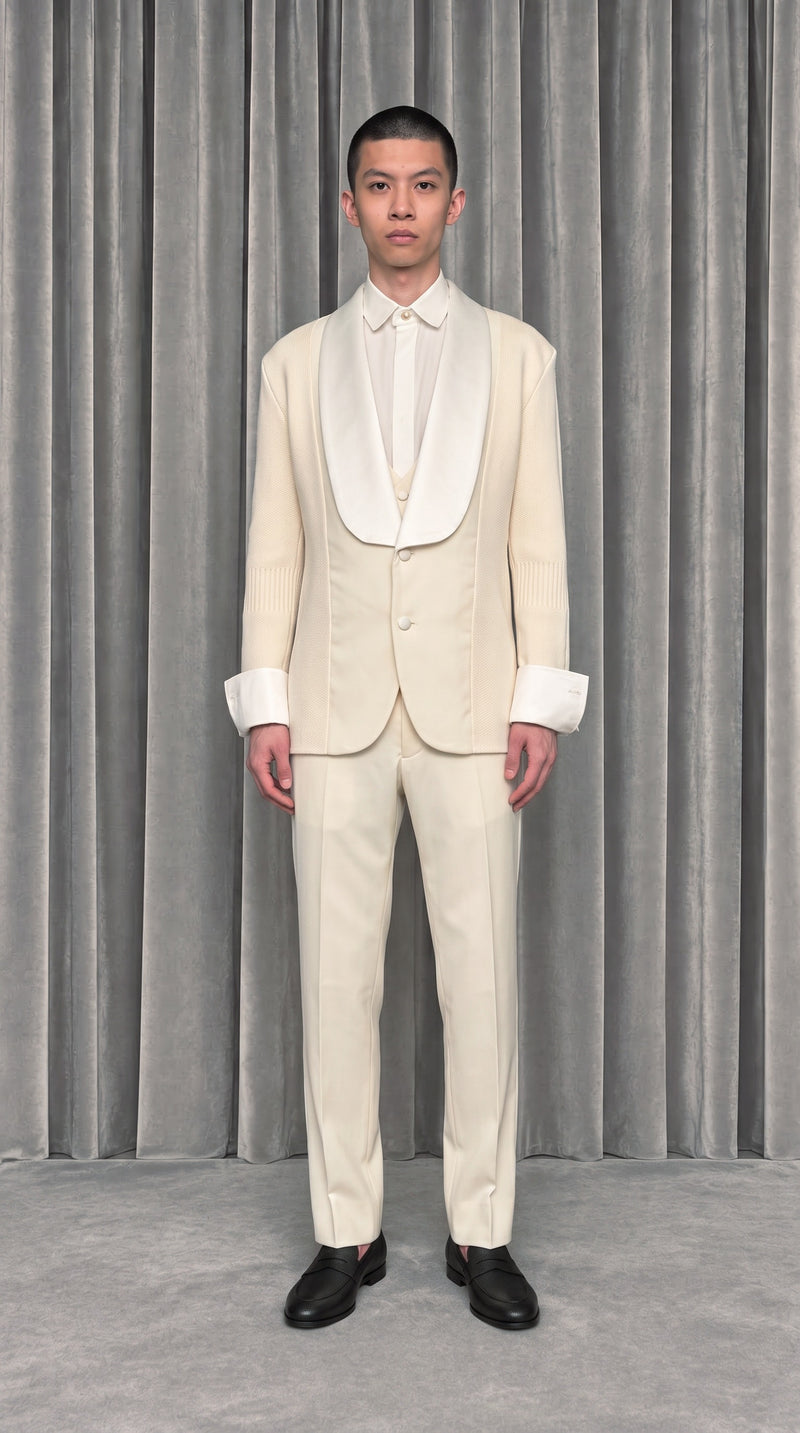 Smoker Jacket Ivory – model front