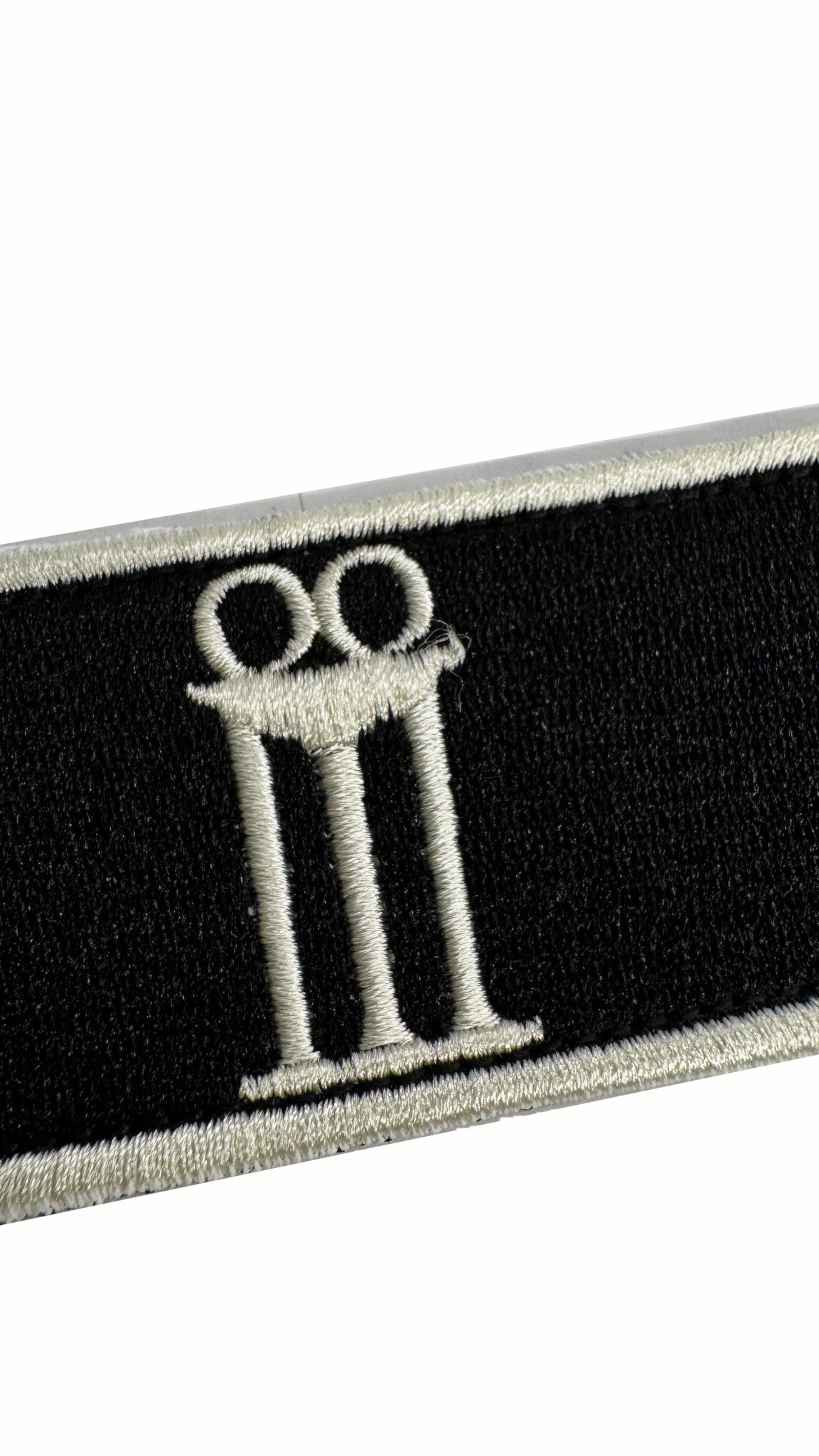 Hero Tripod Patch Black – embroidery close-up