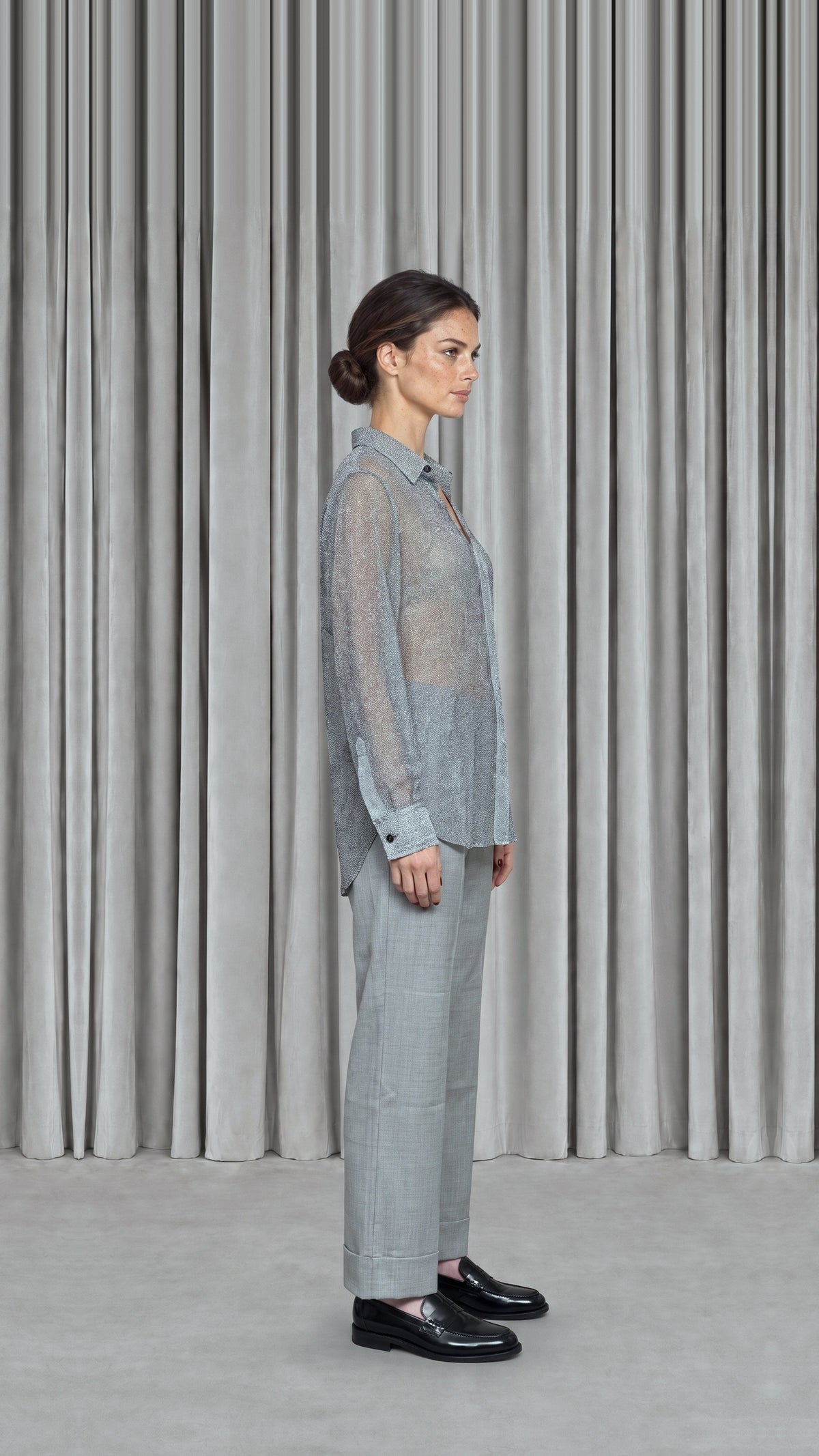 Ikarus Shirt Broken Stitch Silver Women, model side – POAN
