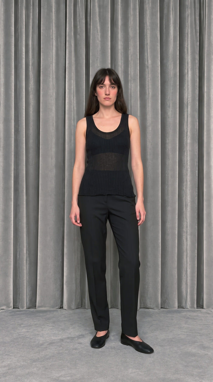 Cardinal Alpaca Tank Top Black – model front