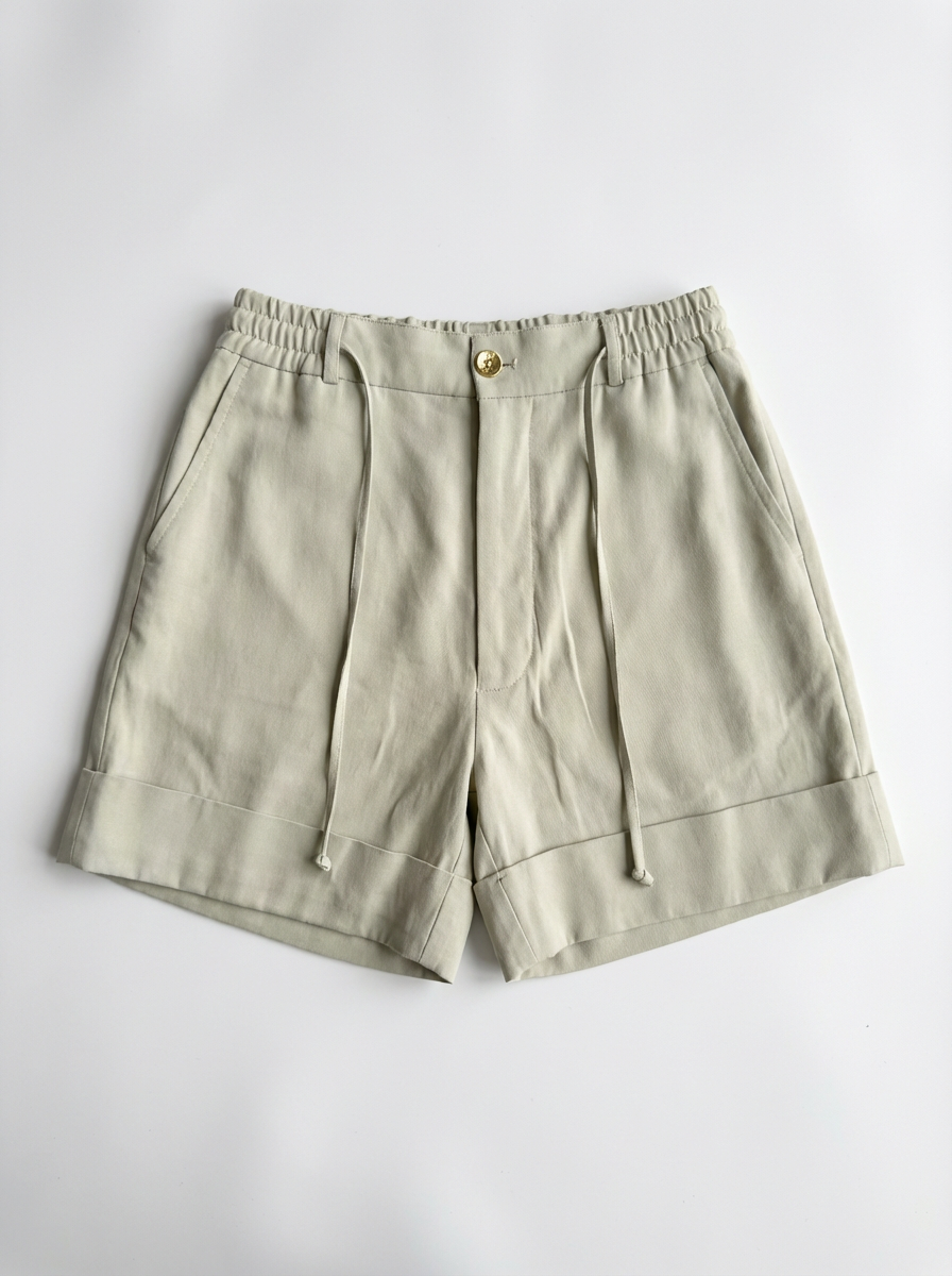 Masha Shorts Women Chalk