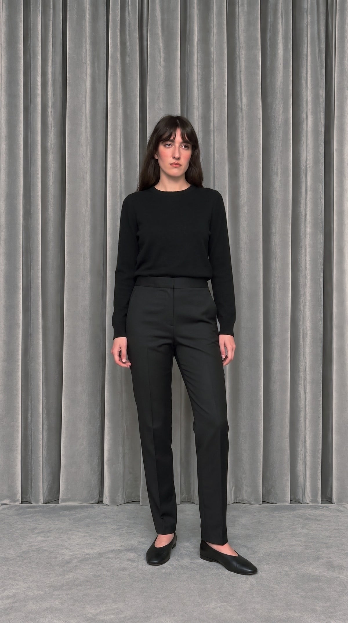 Queen Trousers Black – model front