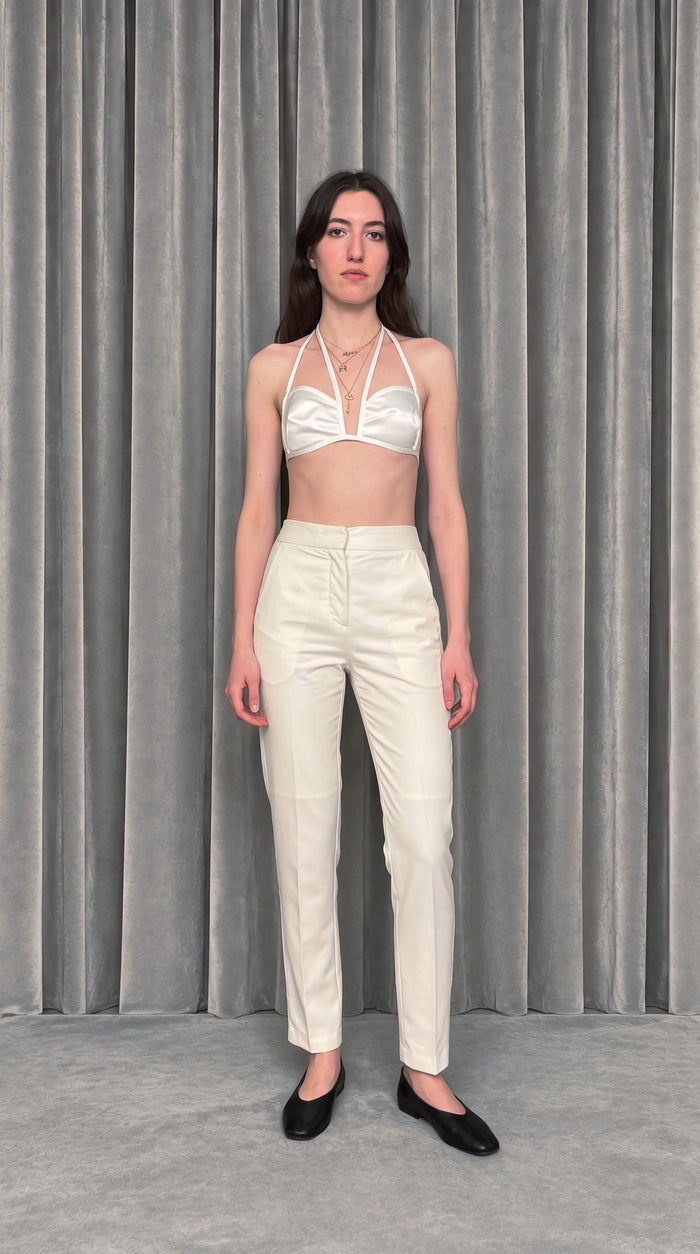 Queen Trousers Ivory – model front