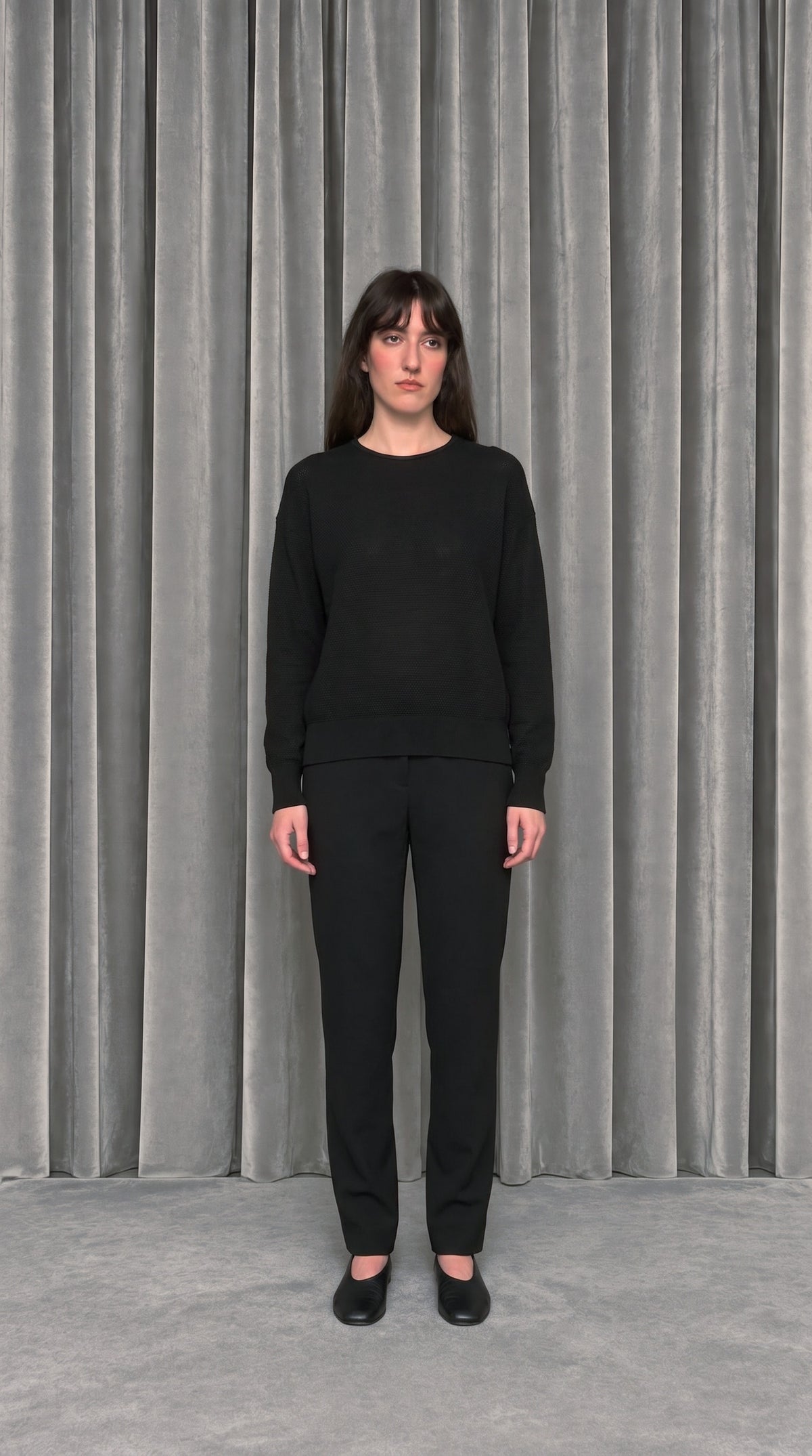 Roberto Crewneck Jumper Black – model front