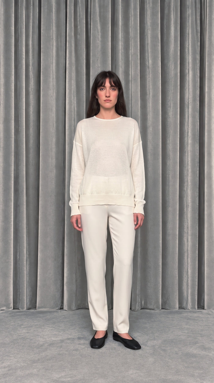 Roberto Crewneck Jumper Ivory – model front