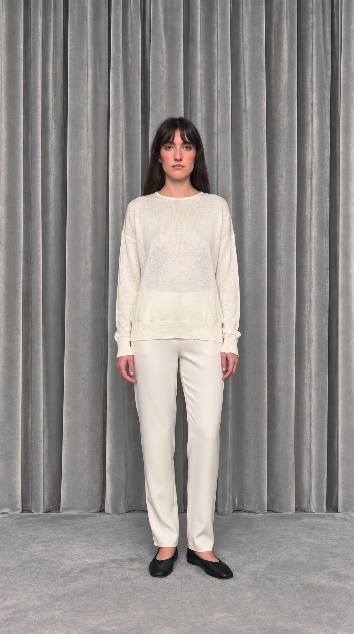 Roberto Crewneck Jumper Ivory – model front