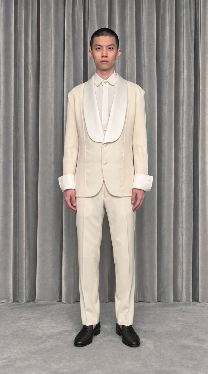 Smoker Jacket Ivory – model front
