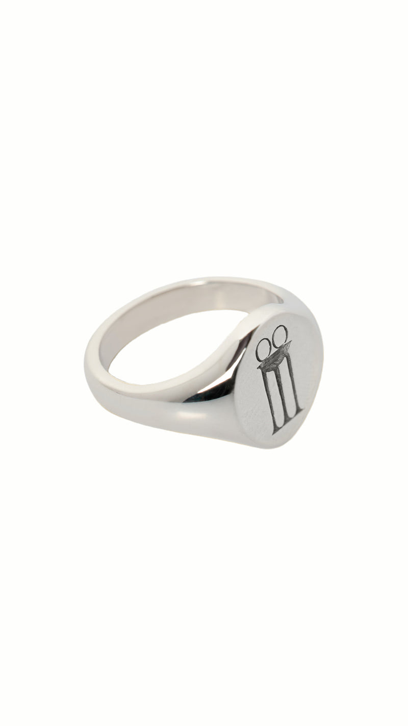 Aeiou Signet Ring Silver – flat lay