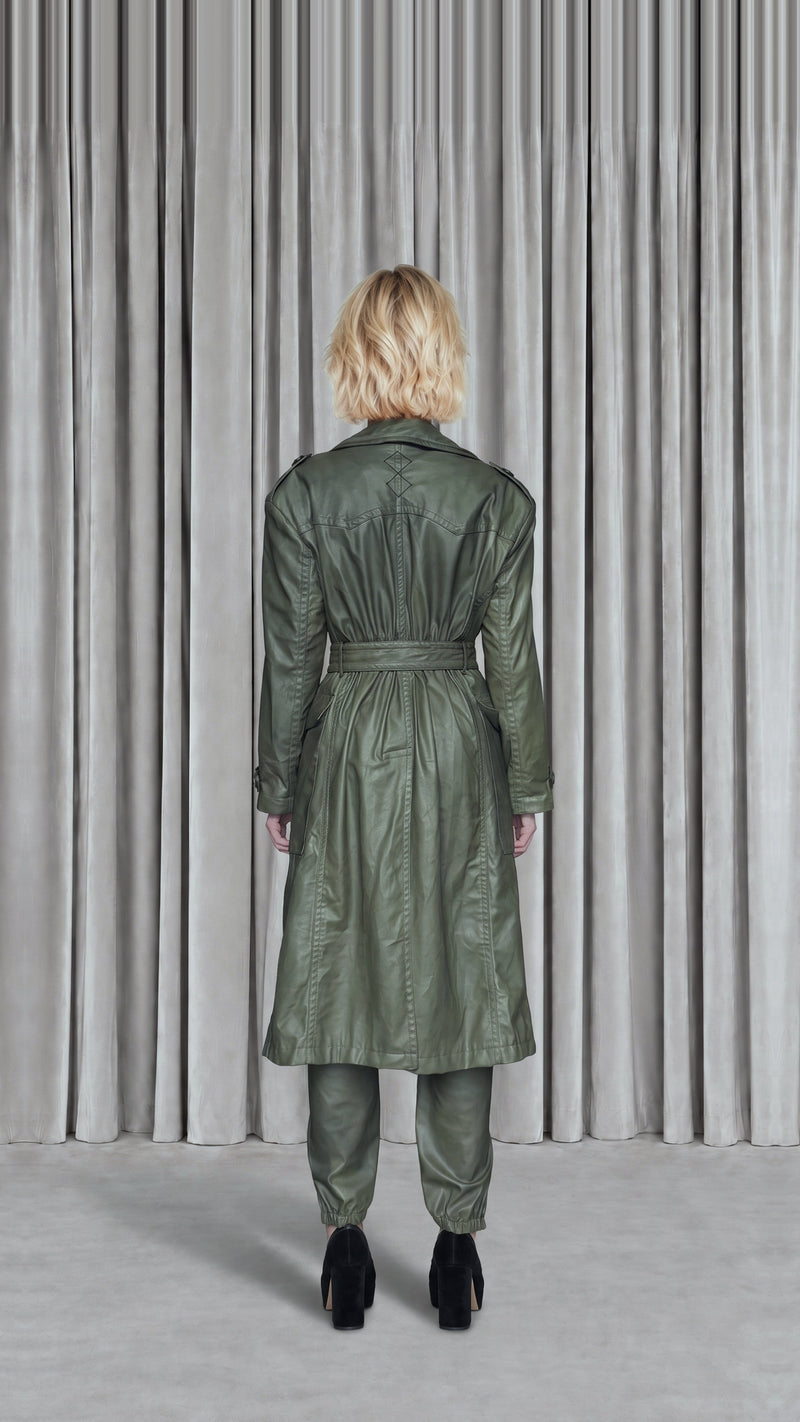 Andreas Coat Vegan Leather Olive Women, model back – POAN
