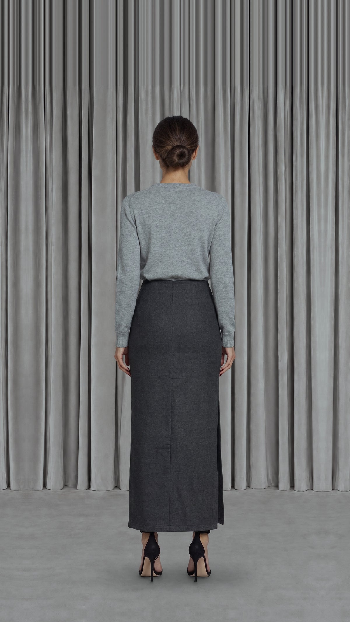 Dolce Angora Flannel Skirt Grey Women, model back – POAN