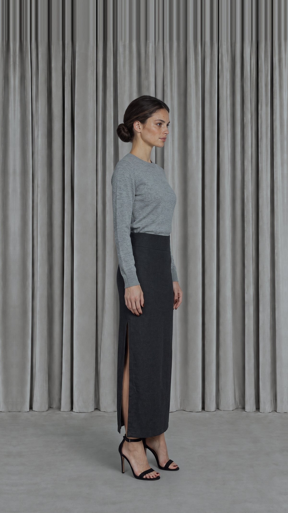 Dolce Angora Flannel Skirt Grey Women, model side – POAN