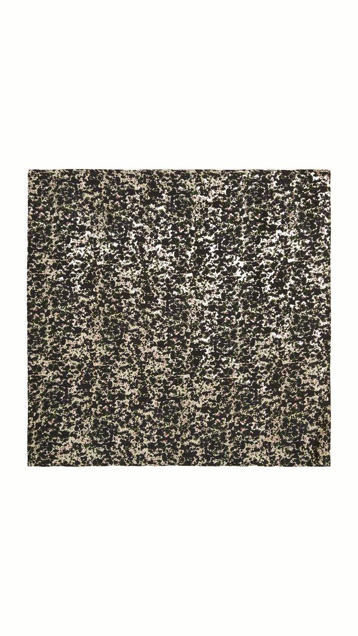 Fulon Foulard Scarf Green – flat lay, camo print