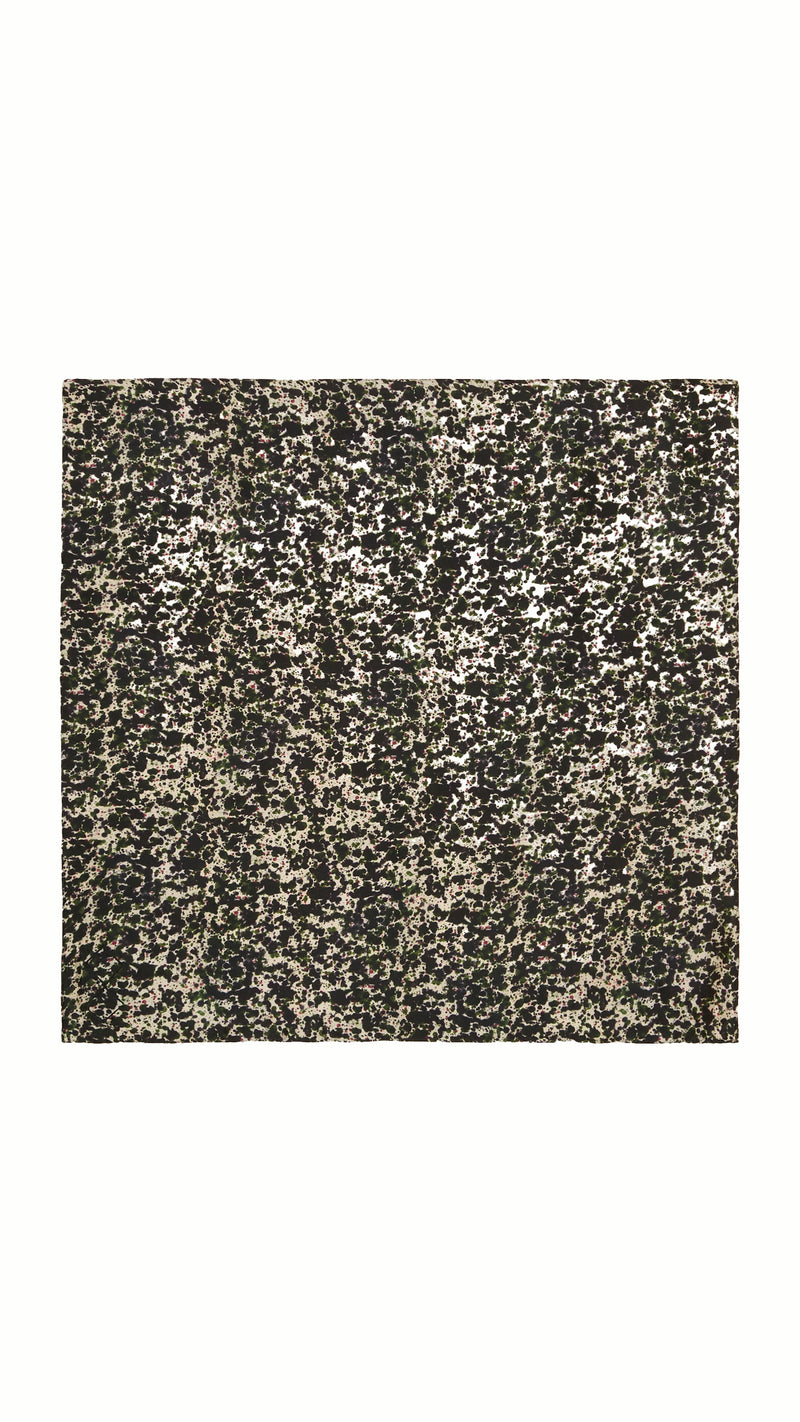 Fulon Foulard Scarf Green – flat lay, camo print