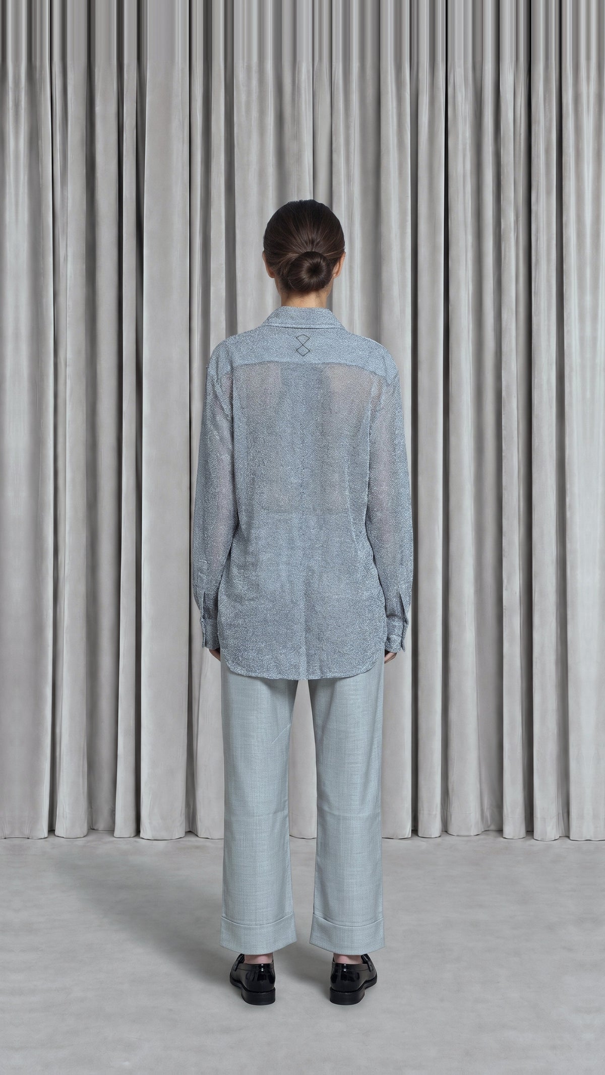 Ikarus Shirt Broken Stitch Silver Women, model back – POAN