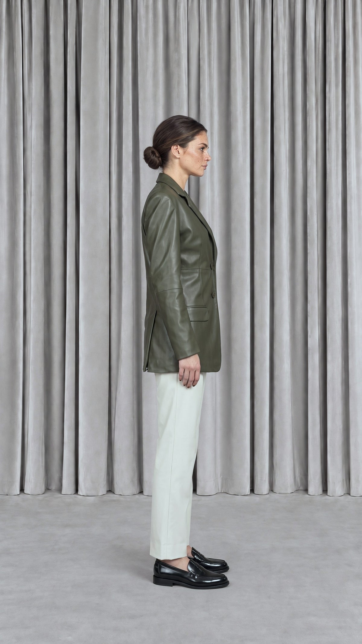 Nicholas Blazer Vegan Leather Olive Women, model side – POAN
