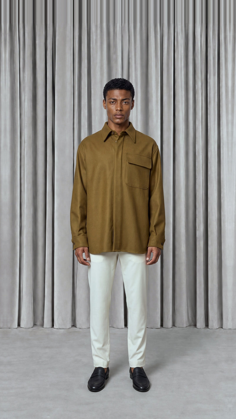 Paul Shirt Gabardine Tobacco Men, model front – POAN