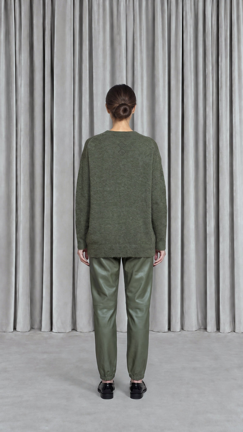 Robin Pullover Mohair Moss Women, model back – POAN