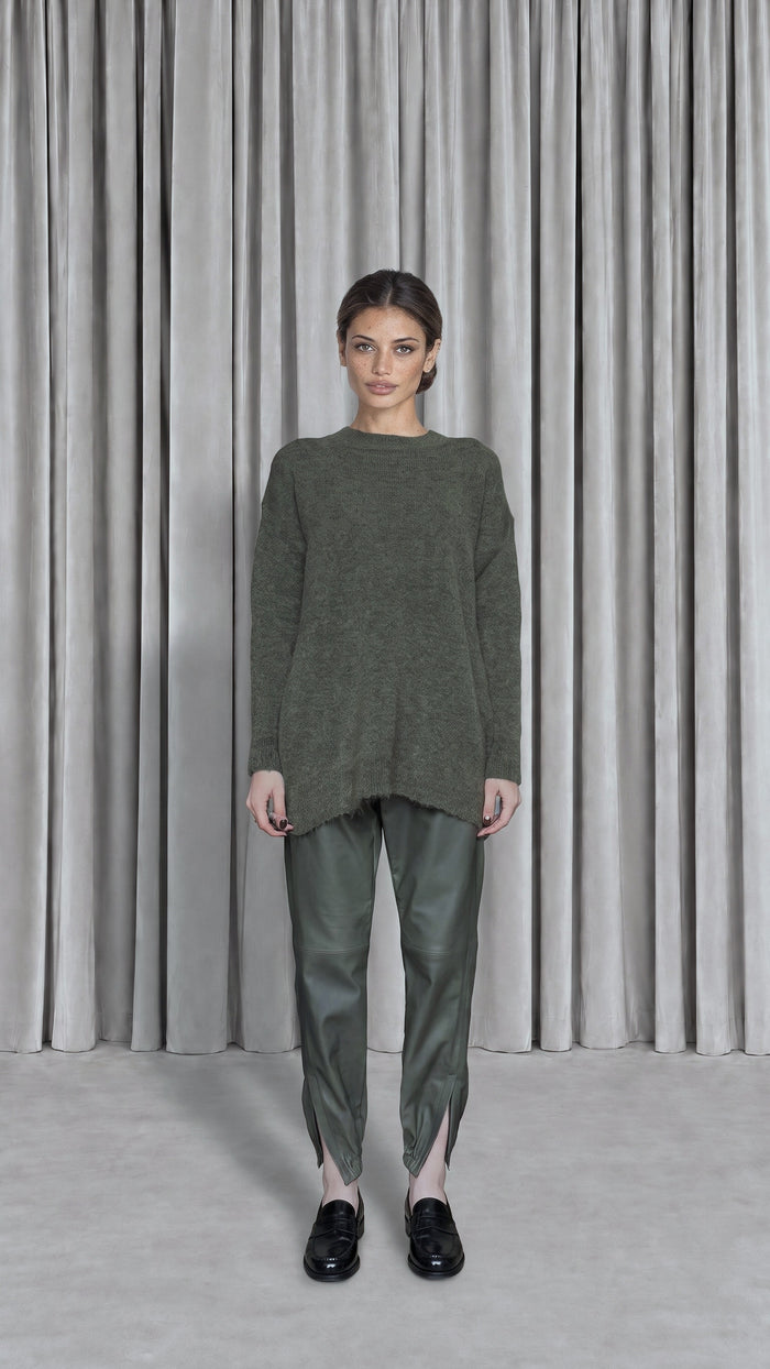 Robin Pullover Mohair Moss Women, model front – POAN