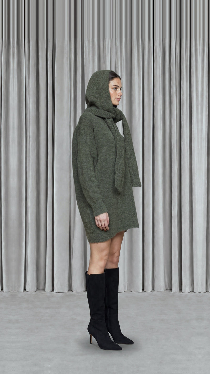 Robin Snood Mohair Moss Women, model side – POAN